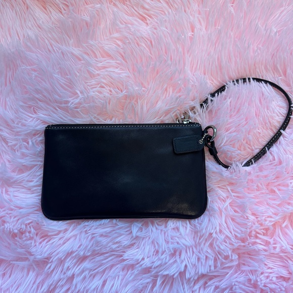 Authentic Coach Leather Wristlet - Picture 4 of 16